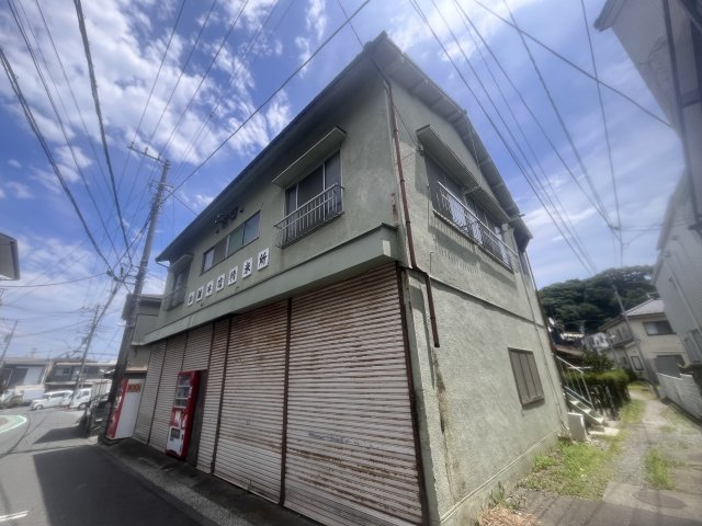 建物外観　ＪＲ横須賀線「田浦」駅徒歩８分の立地です。