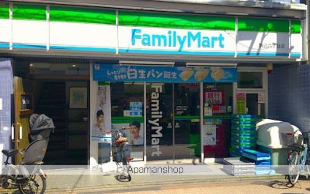 コンビニ　ファミリーマート駒込六丁目店（コンビニ）まで502m