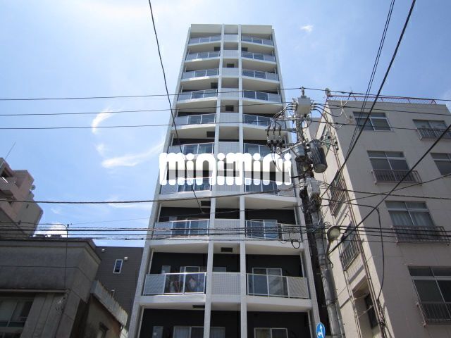 建物外観　１１階建てのマンション