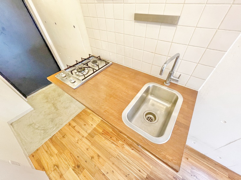 キッチン　間取りの異なる４０３号室の参考写真です