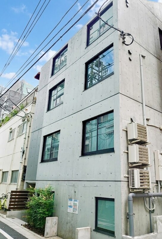 建物外観　コンクリート調のおしゃれな外観