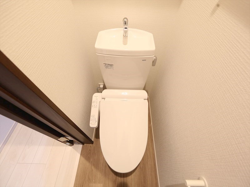 トイレ　温水洗浄暖房便座付トイレ　同仕様写真