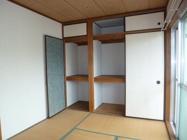 収納　押入でお部屋を広く使えます。