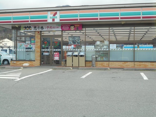 コンビニ　セブンイレブン（コンビニ）まで650m