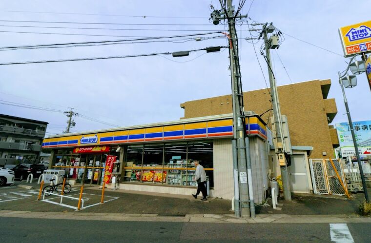 コンビニ　ミニストップ天白半ノ木店（コンビニ）まで495m