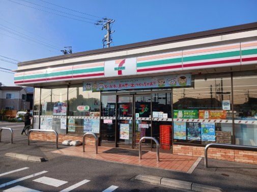 コンビニ　セブンイレブン（コンビニ）まで1300m