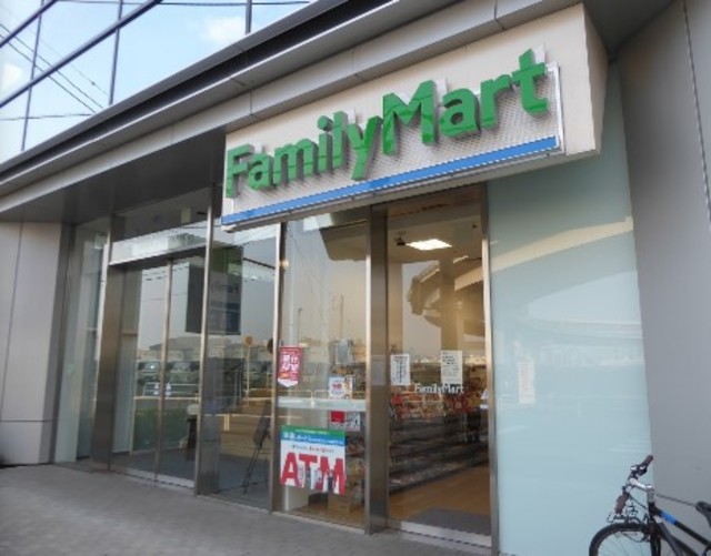 コンビニ　ファミリーマートオンワードベイパークビル店（コンビニ）まで646m