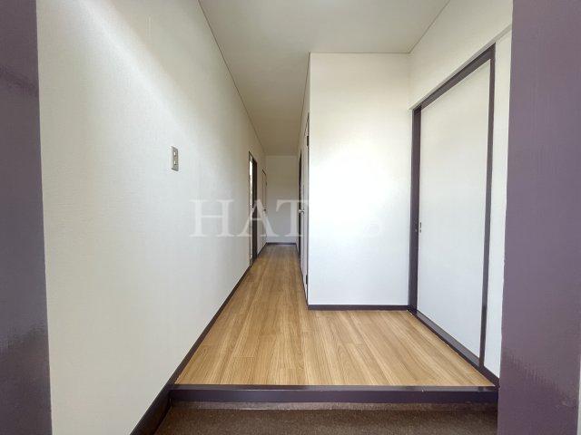 玄関　同物件別部屋です。