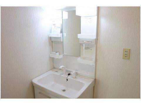 洗面設備　写真は同マンション別部屋