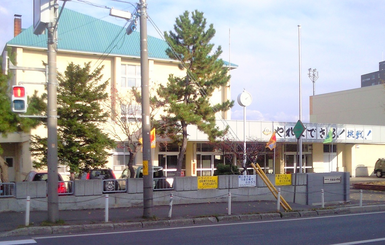 小学校　札幌市立月寒東小学校（小学校）まで874m