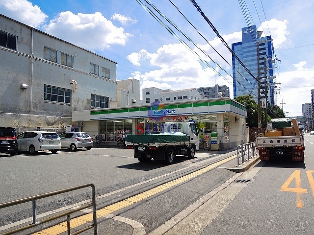 コンビニ　ファミリーマート海老江一丁目店（コンビニ）まで528m