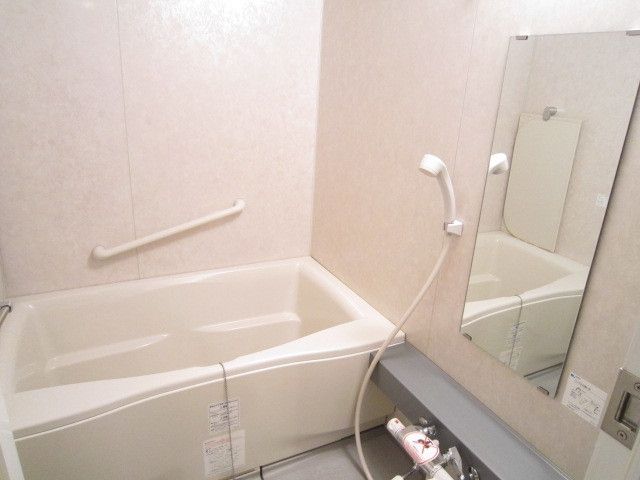 バス・シャワールーム　写真は同タイプ住居です。