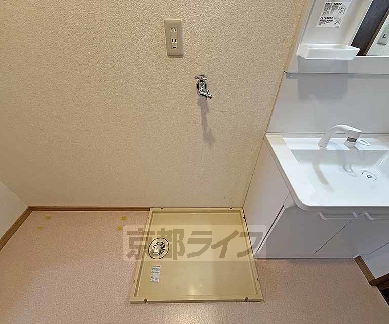 居室・リビング　窓も多くお部屋も明るいです
