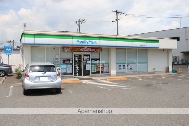 コンビニ　ファミリーマート（コンビニ）まで802m