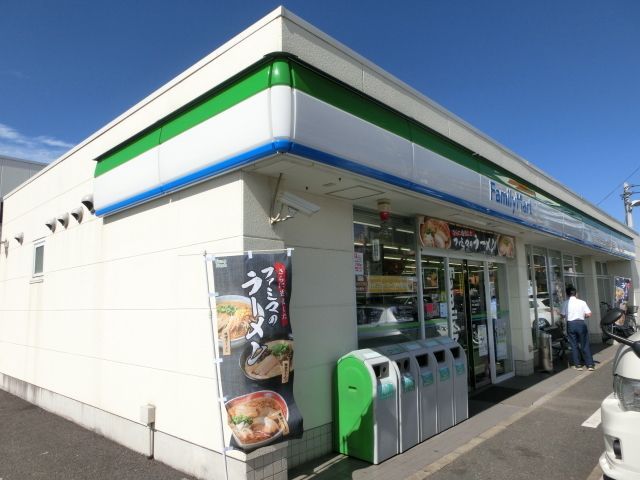 コンビニ　ファミリーマート（コンビニ）まで620m