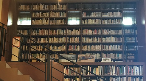 図書館　戸板女子短期大学図書館（図書館）まで190m