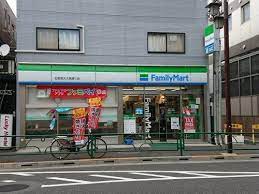 コンビニ　ファミリーマート 北新宿大久保通り店（コンビニ）まで318m