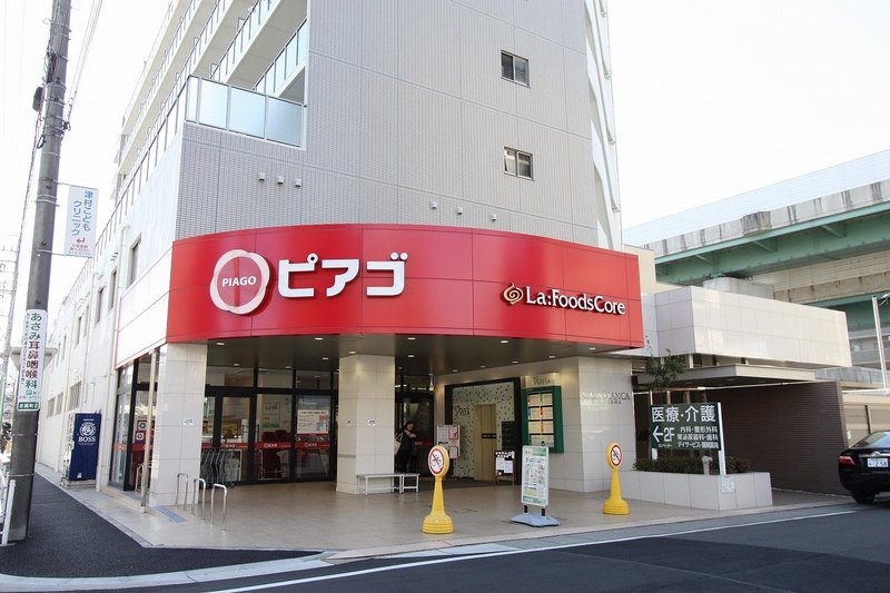 スーパー　ピアゴ　ラ　フーズコア黒川店（スーパー）まで724m
