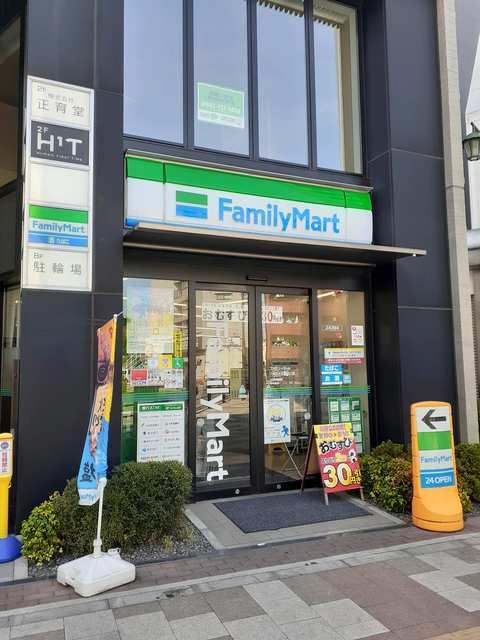 コンビニ　ファミリーマート（コンビニ）まで129m