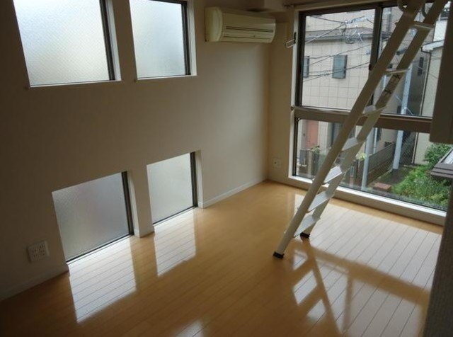 居室・リビング　角部屋２面採光のお部屋