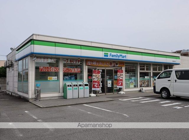 コンビニ　ファミリーマート（コンビニ）まで948m