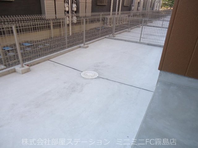庭　同型