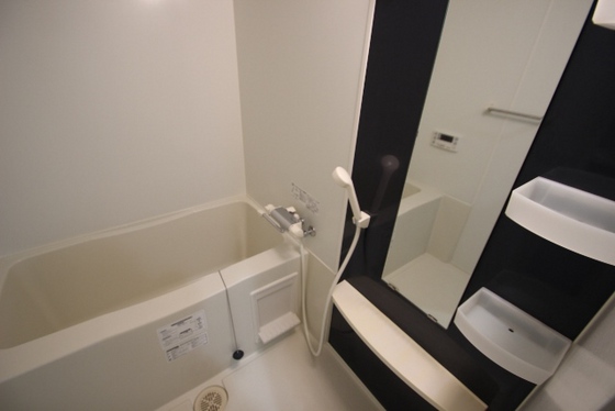 バス・シャワールーム　※別部屋の写真です