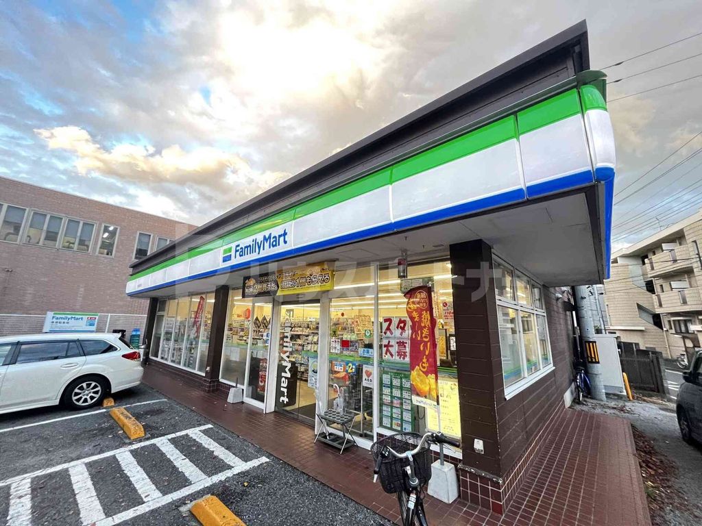コンビニ　ファミリーマート八柱桜通り店（コンビニ）まで560m