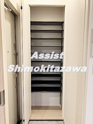 玄関　※同物件参考写真です