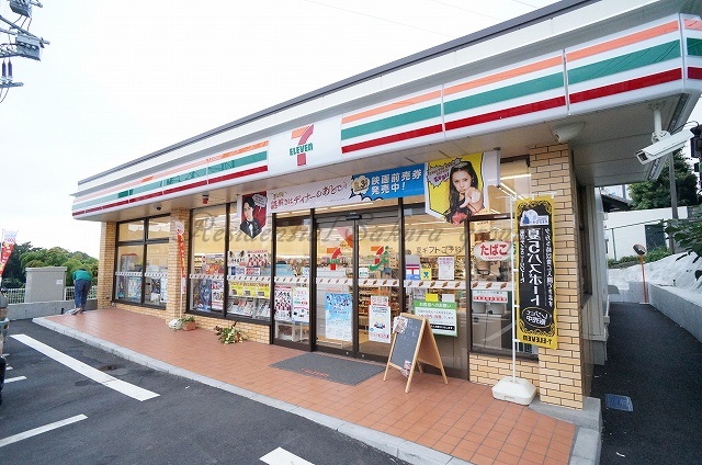 コンビニ　セブンイレブン 横浜松見町3丁目店（コンビニ）まで542m
