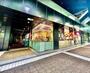 スーパー　成城石井 赤坂アークヒルズ店（スーパー）まで704m