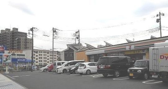 コンビニ　セブンイレブン久里浜店（コンビニ）まで623m