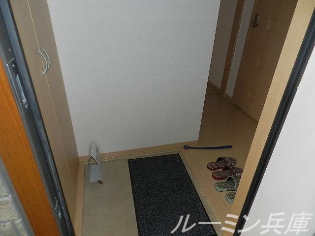 ラフィーネ林2の玄関写真