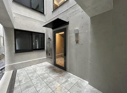 エントランス　角部屋です