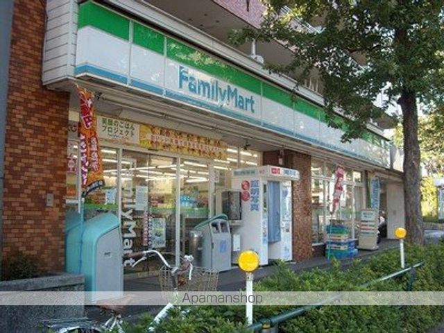 コンビニ　ファミリーマート（コンビニ）まで300m