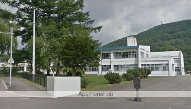 小学校　新得小学校（小学校）まで9999m