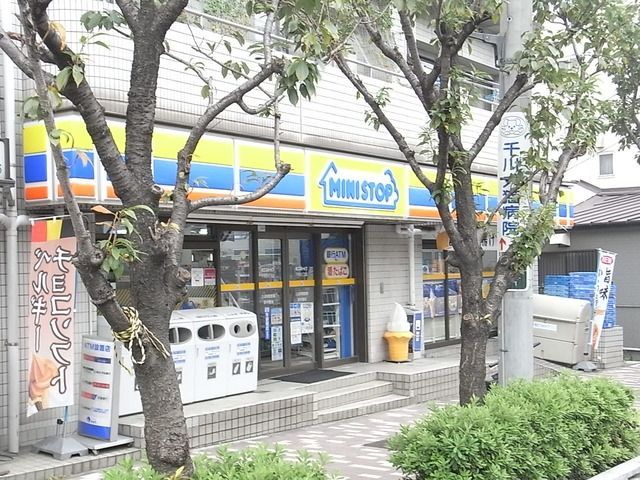コンビニ　ミニストップ（コンビニ）まで121m