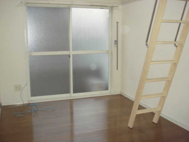 レオパレスノースアベニューの居間写真