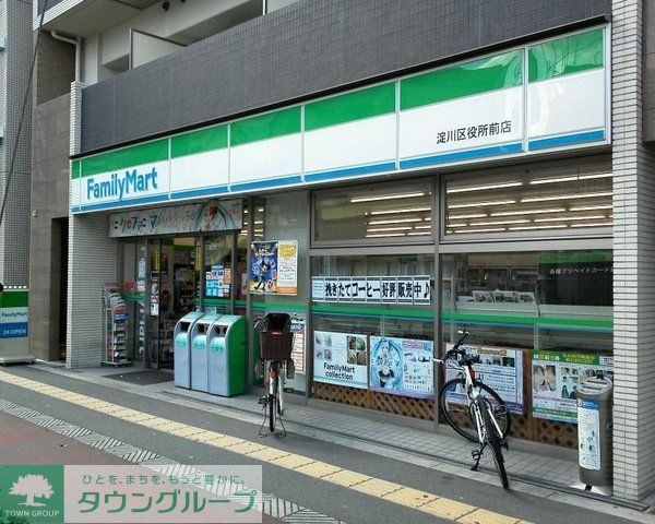 コンビニ　ファミリーマート淀川区役所前店（コンビニ）まで120m