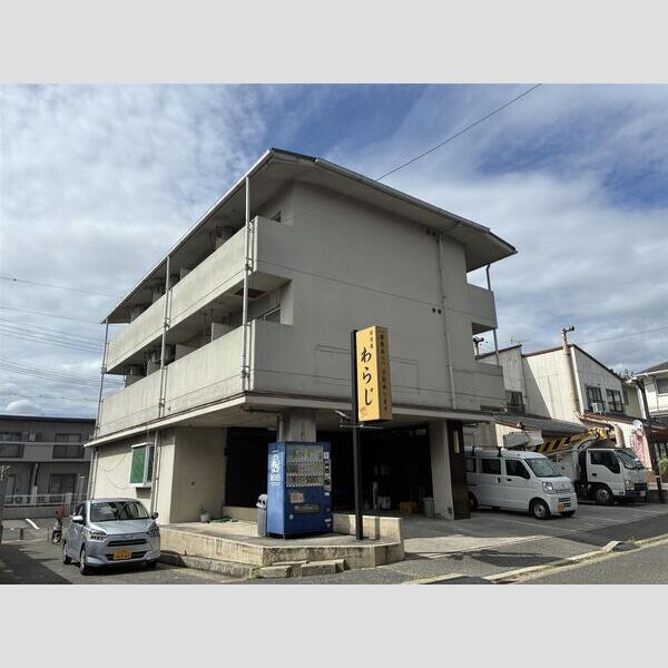 地下鉄西神・山手線 伊川谷駅 バス乗車時間：16分 最寄りバス停で下車 徒歩4分 築39年