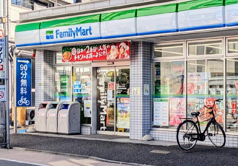 コンビニ　ファミリーマート（コンビニ）まで650m