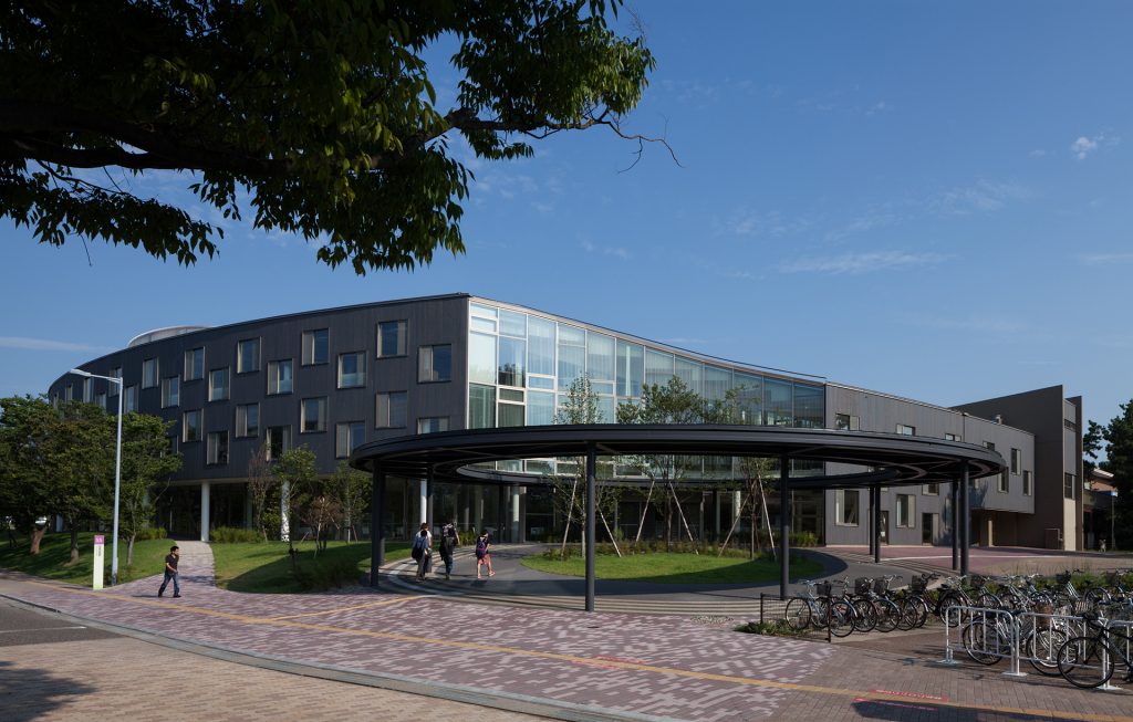 図書館　新潟大学附属図書館中央図書館（図書館）まで983m