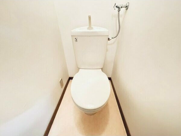 札幌市電 西線６条駅 徒歩7分 3階建 築36年のトイレ写真