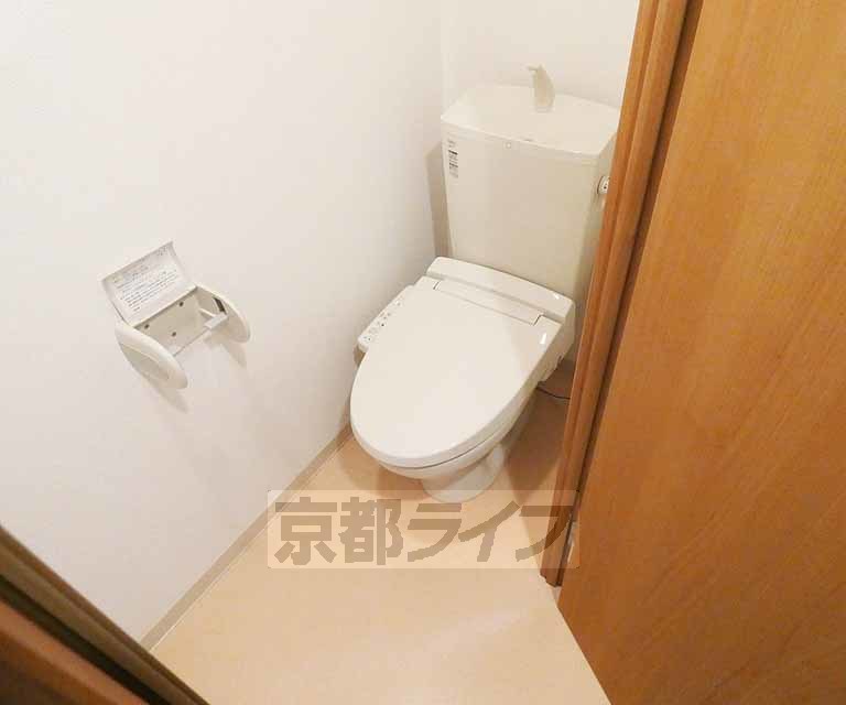京阪本線 藤森駅 徒歩8分 4階建 築13年のトイレ写真