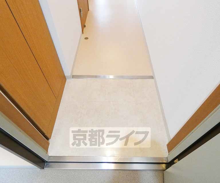 京阪本線 藤森駅 徒歩8分 4階建 築13年の玄関写真