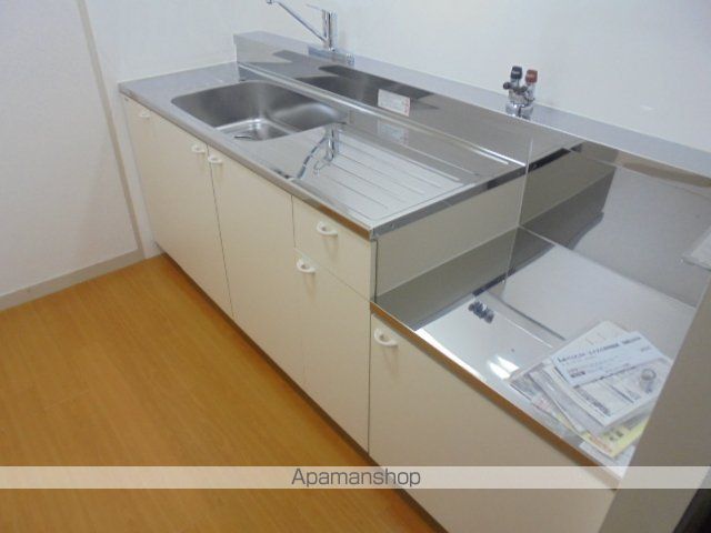 ＪＲ東海道本線 高槻駅 バス乗車時間：17分 最寄りバス停で下車 徒歩2分 3階建 築34年の居間写真