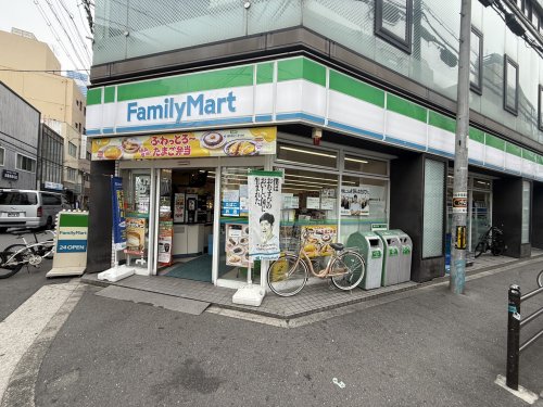 コンビニ　ファミリーマート 四ツ橋北堀江一丁目店（コンビニ）まで197m