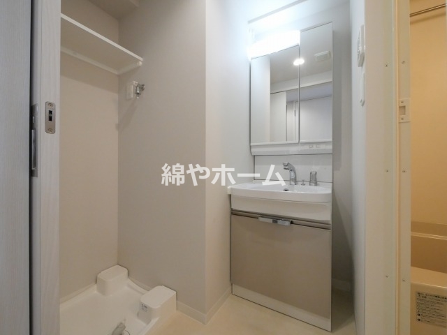 洗面設備　独立洗面化粧台が付いています