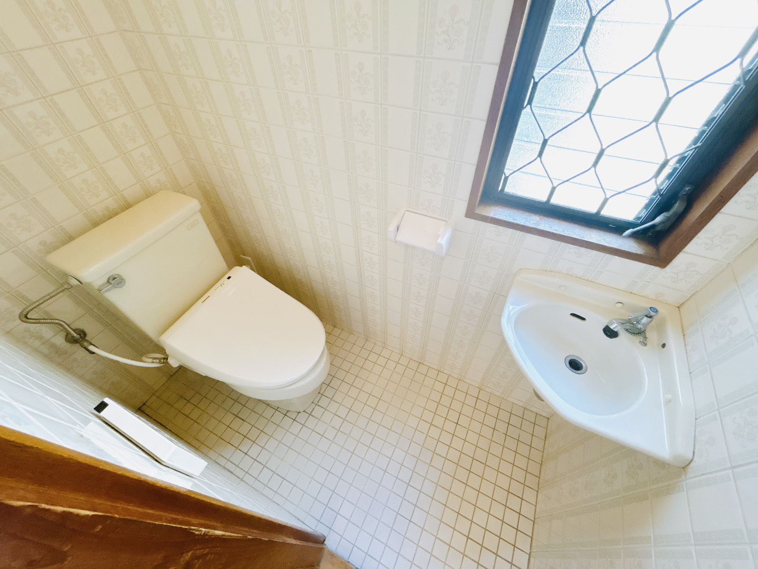 南海本線 石津川駅 徒歩6分 2階建 築47年のトイレ写真