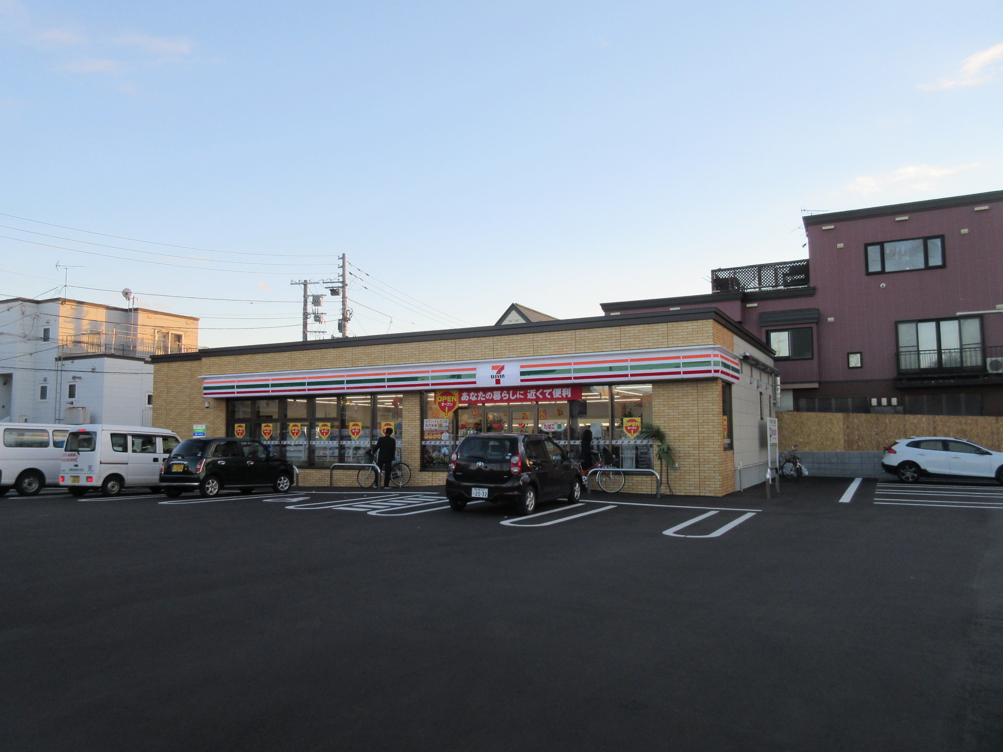 コンビニ　セブンイレブン札幌北郷6条店（コンビニ）まで182m